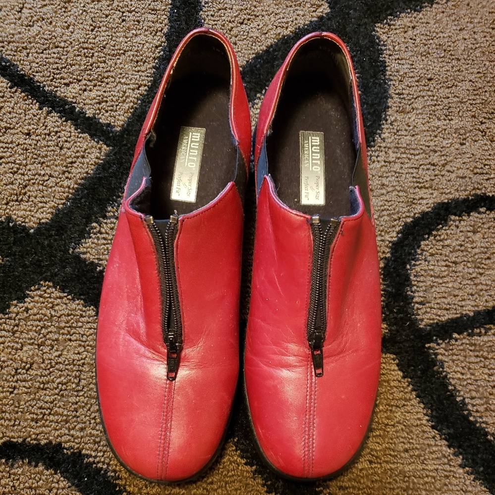 Munro Red Leather Zip-Front Flats